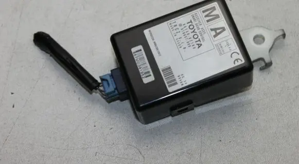 Toyota Auris E180 Door control unit/module 8974002100