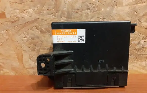Lexus CT 200H Other devices 8865076420 2774001801
