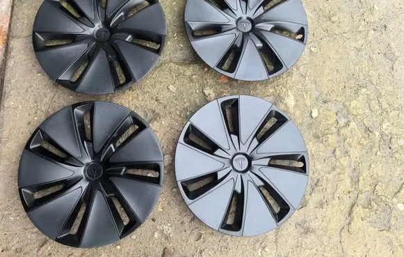 Tesla Model 3 R18 wheel hub/cap/trim 134423100B