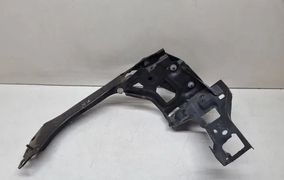 BMW 2 F46 Headlight/headlamp mounting bracket 7302532