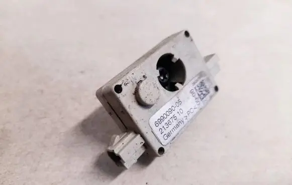 BMW 3 E90 E91 Antenna control unit 699009005 6990090-05