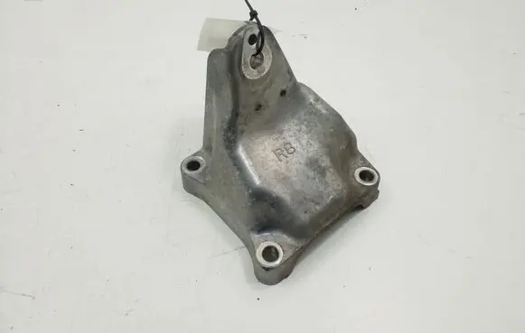 Engine mounting bracket