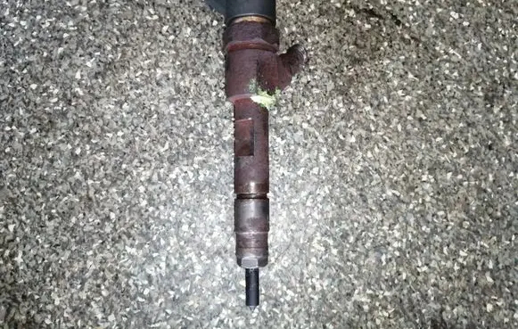 Fuel injector