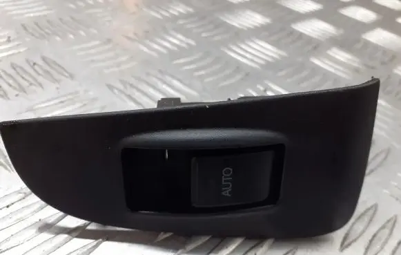 Toyota Avensis T250 Electric window control switch 74271-05020