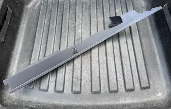 Land Rover Discovery 5 Engine hood trim HY3216N741A L0270727A