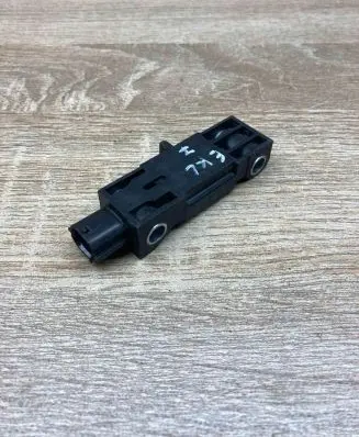 Mitsubishi Grandis Airbag deployment crash/impact sensor 8651A015
