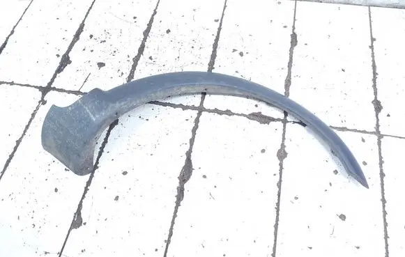 Fender trim (molding)