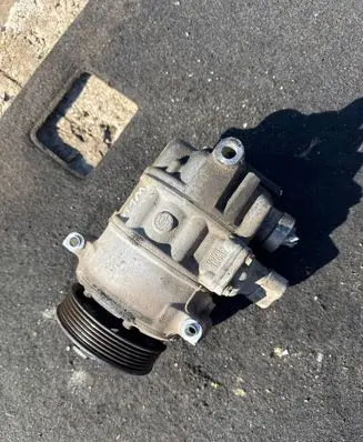 Volkswagen PASSAT B6 Air conditioning (A/C) compressor (pump) 1K0820859F