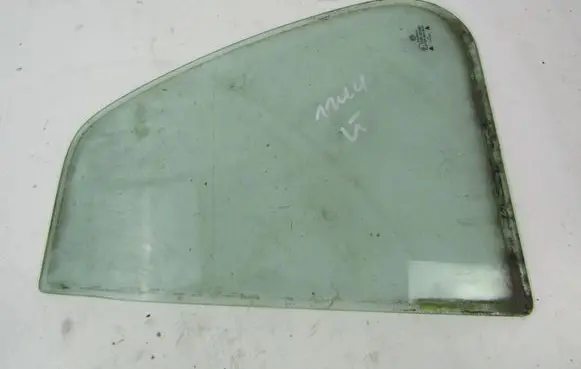 Volkswagen Vento Rear side window 