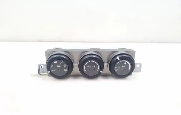 Nissan X-Trail T30 Air conditioner control unit module 27500EQ410