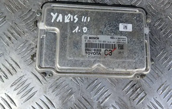 Toyota Yaris Engine control unit/module 896610U660