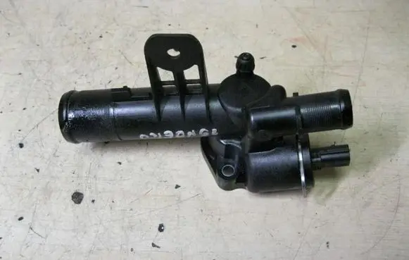 Dacia Sandero Thermostat housing 8200954328C VD4514