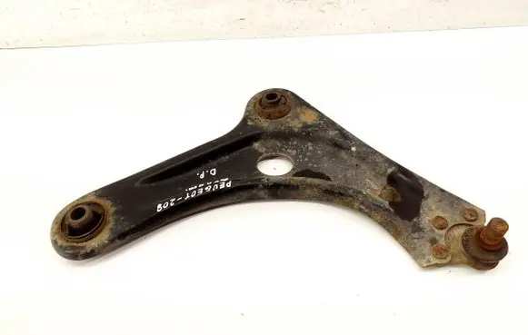 Peugeot 208 Front lower control arm/wishbone