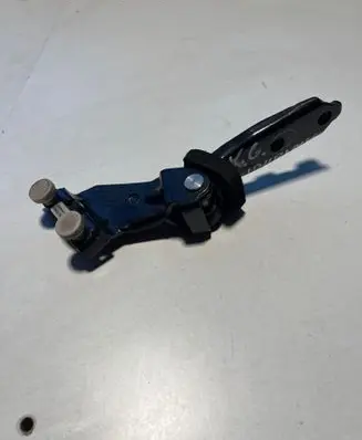 Volkswagen Caddy Sliding door middle roller runner 2K0843335A