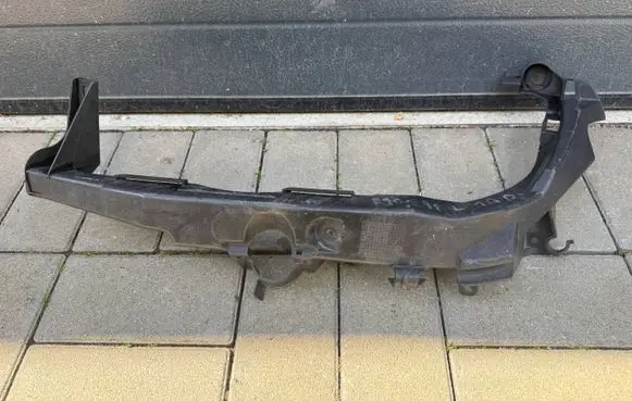 BMW 3 E90 E91 Headlight/headlamp mounting bracket 15857711