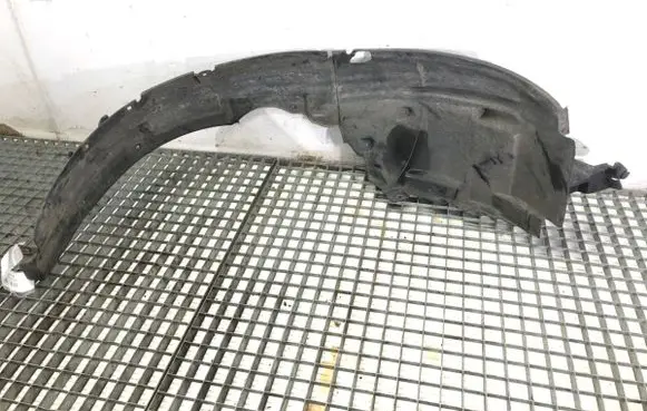 Front wheel arch liner splash guards
