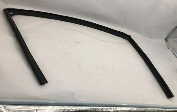 Mazda CX-3 Rubber seal front door window/glass 8G260102