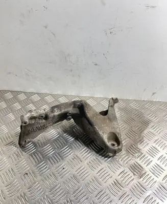 Volkswagen Touareg II Engine mounting bracket 7P0199307