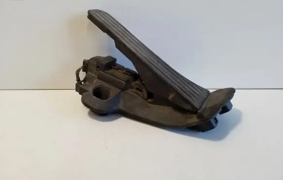Volkswagen PASSAT B6 Accelerator throttle pedal 1K2721503M 74390500