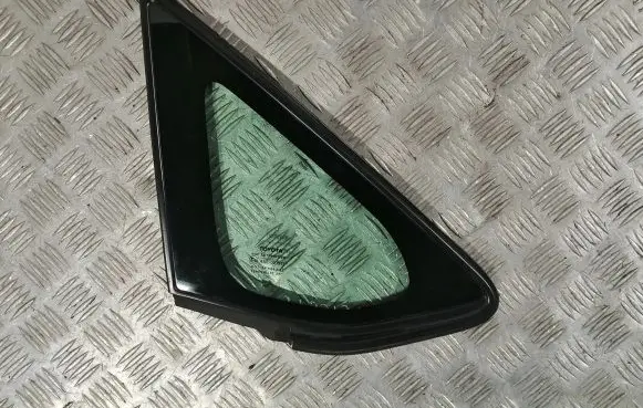 Toyota Auris 150 Front triangle window/glass 6211002010