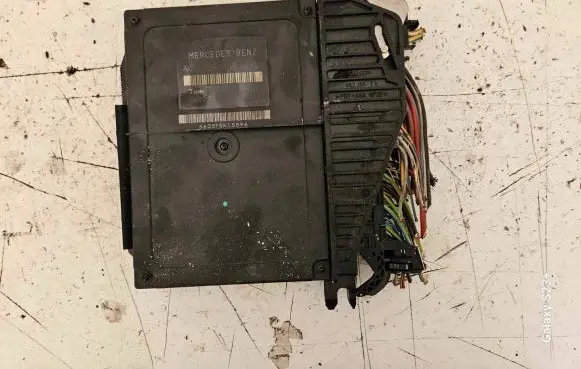 Mercedes-Benz E W210 Engine control unit/module 2108203926 95W46 5625T5K15B96