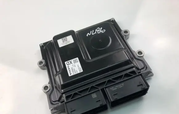 Volvo V40 Engine control unit/module 31452623