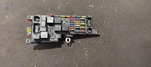 Volvo S80 Fuse module 8678449 518828017