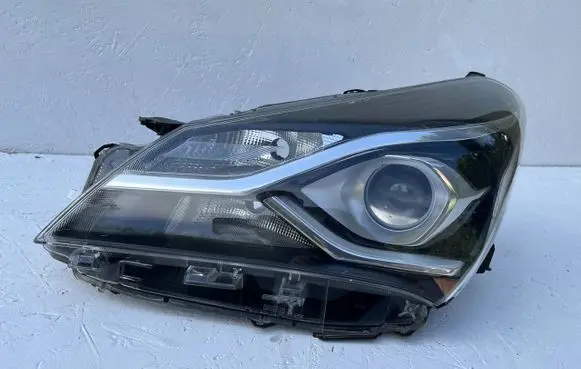 Toyota Yaris Headlight/headlamp