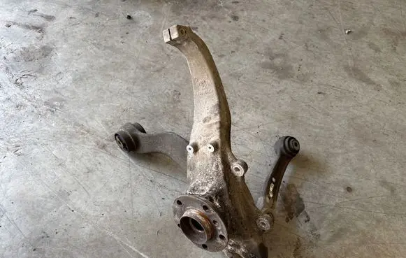BMW 5 GT F07 Front wheel hub spindle knuckle 6777749 6868480 6777729