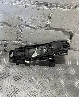 Rear door exterior handle/bracket