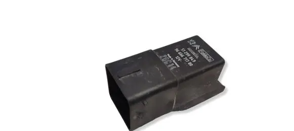 Ford Focus Glow plug pre-heat relay 9666671780 51299049 26C14