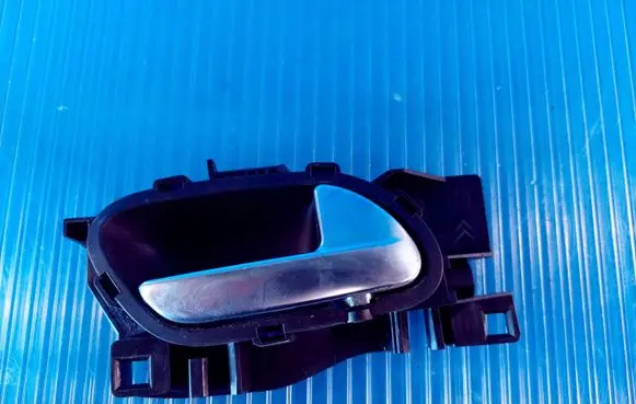 Peugeot 208 Front door interior handle 303965
