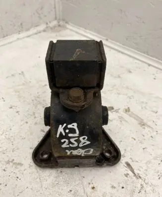 KIA Sorento Engine mount bracket