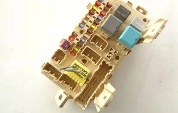 Toyota Avensis T250 Fuse box set