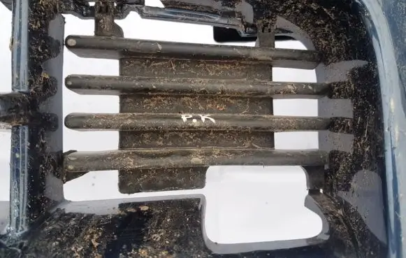 Mazda 323 F Front bumper lower grill
