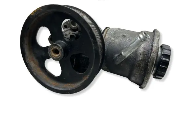 Toyota Avensis T250 Power steering pump 