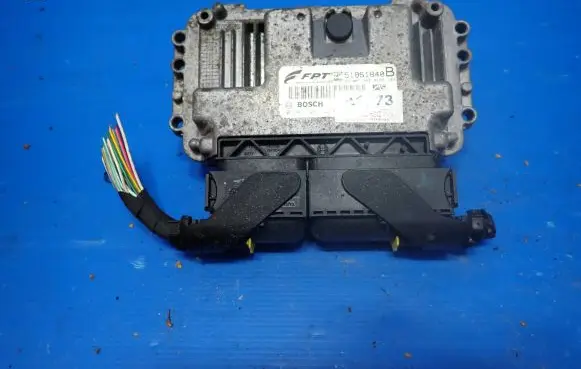 Alfa Romeo Mito Engine control unit/module 51851840 0261S05142