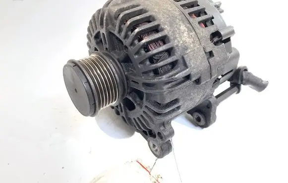 Volkswagen Golf V Generator/alternator 06F903023C