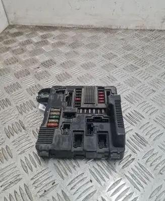 Renault Megane II Fuse module 8200306031A