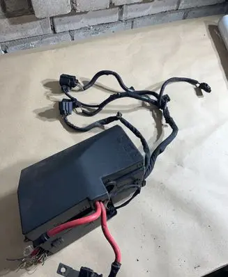 Volvo V40 Fuse box set 31409757 Av6t14a067ad E02345500