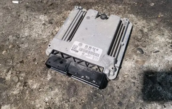 Volkswagen Touran I Engine control unit/module 03G906016HP 0281012361
