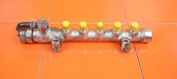 Mazda 6 Fuel line pipe SH01