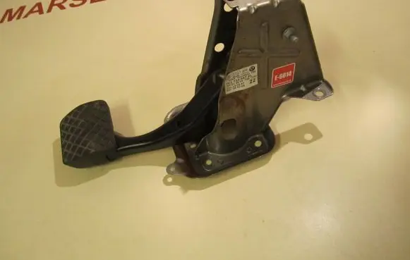 Volkswagen PASSAT B6 Brake pedal 1K1723057AL