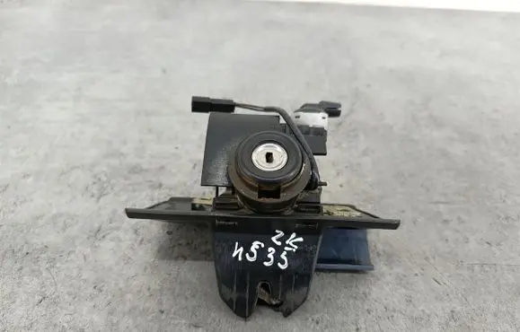 Mercedes-Benz E W210 Tailgate lock latch 2088000375
