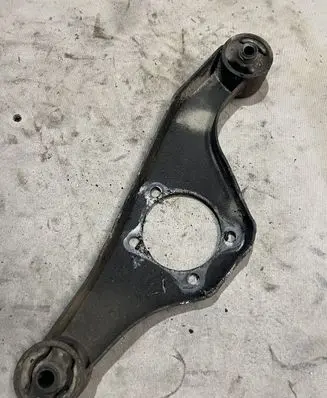 Mitsubishi Pajero Front differential bracket 