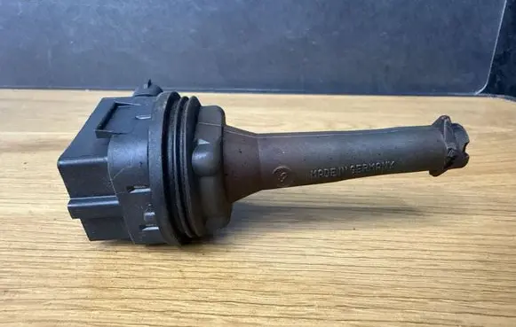 Volvo V70 High voltage ignition coil 9125601 1220703014