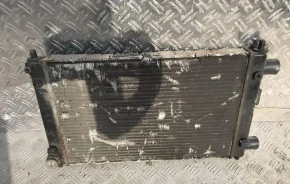Volkswagen Polo II 86C 2F Coolant radiator 37835897g