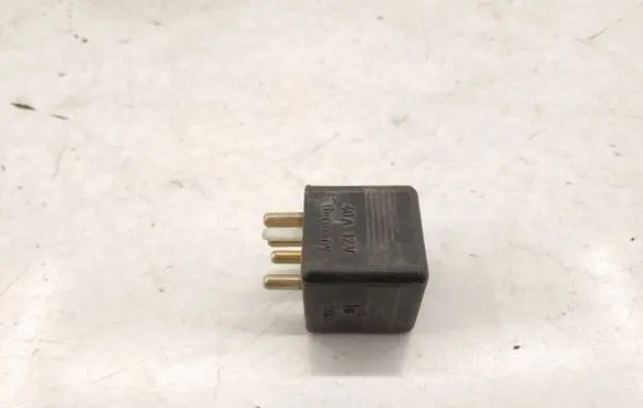 Mercedes-Benz E W124 Cruise control relay A0015426819 0015426819