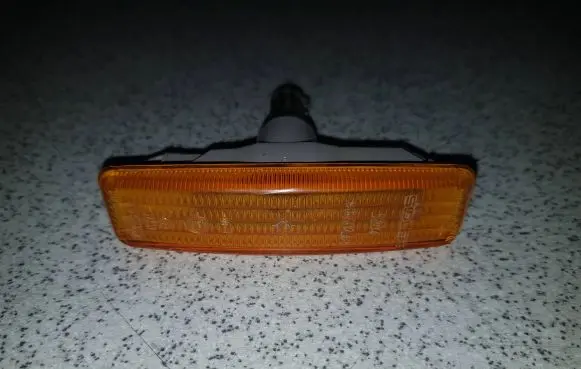 BMW 5 E39 Front fender indicator light 8360589
