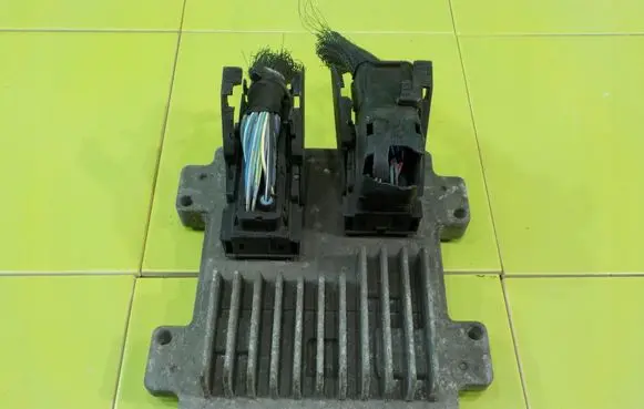 Opel Corsa E Engine control unit/module 12679197